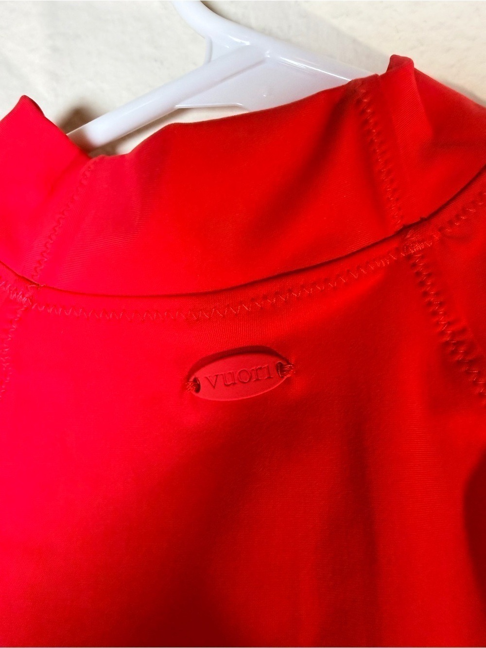Vuori LS Crush Rashguard Bright Red NWT Mock Neck UPF Top Small - Picture 9 of 10
